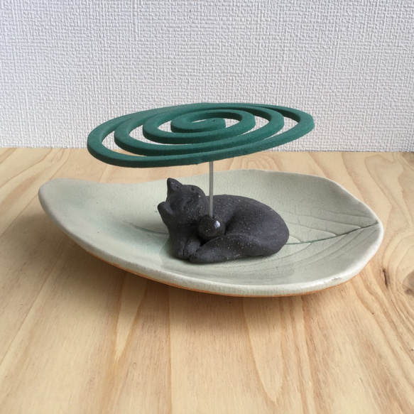 陶器の猫の蚊遣り、おすわり 5枚目の画像