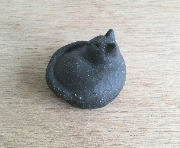 陶器の黒猫の香合 2枚目の画像