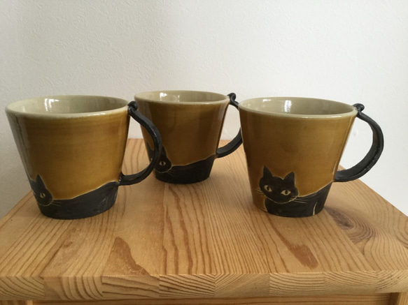 黒猫のマグカップ（黄瀬戸） 6枚目の画像