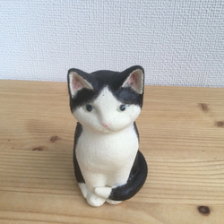 陶器のハチワレの子猫 2枚目の画像