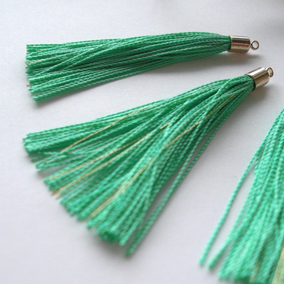 【いわていろ】タッセルパーツ絹糸「のやま」グリーン×金糸 2枚目の画像