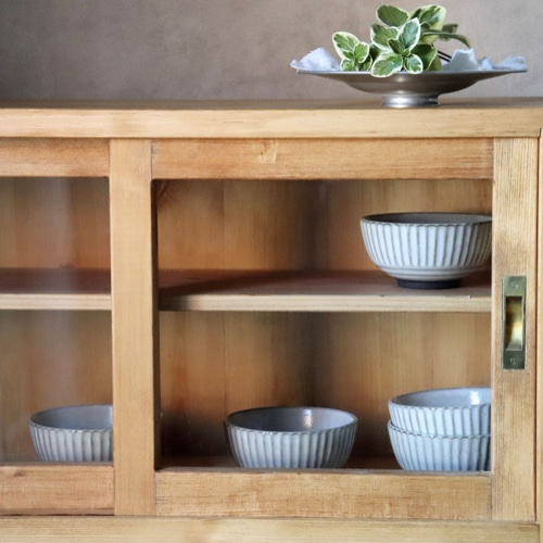 カウンター上の収納棚W70cm（サイズオーダー、ガラス変更可）。ガラス