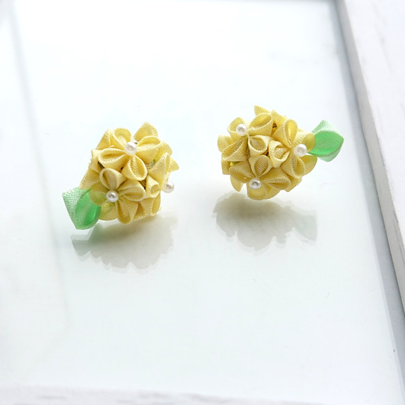 *菜の花ピアス*つまみ細工* 1枚目の画像