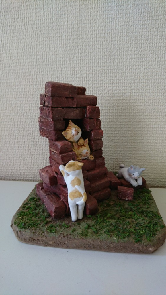 ネコと煉瓦 2枚目の画像