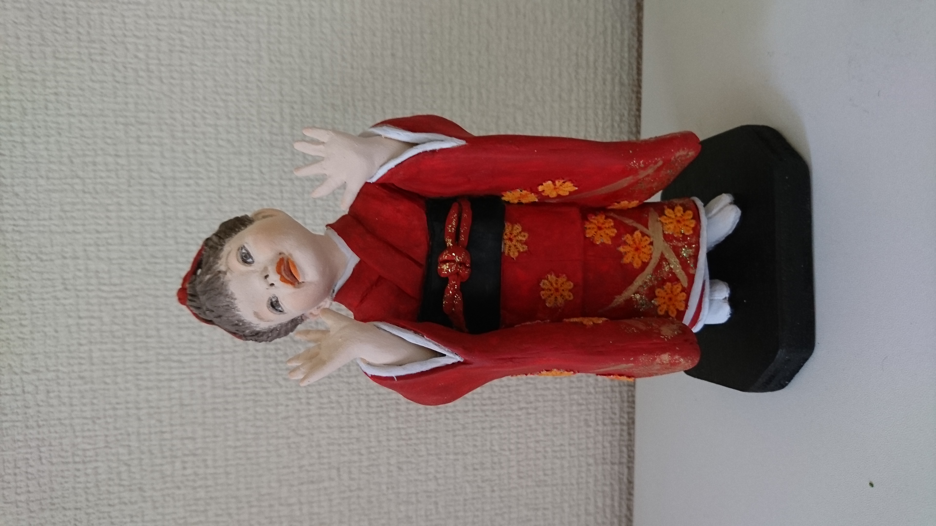 和人形（赤い着物）