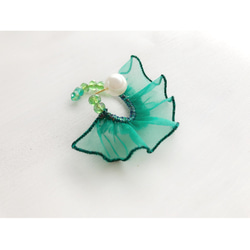 人魚のイヤカフ（なんちゃって）○オーガンジー刺繍アクセサリー〇 3枚目の画像