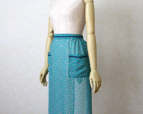 夏のサラサラエプロン（薔薇プリント・サロンタイプ） エプロン N's