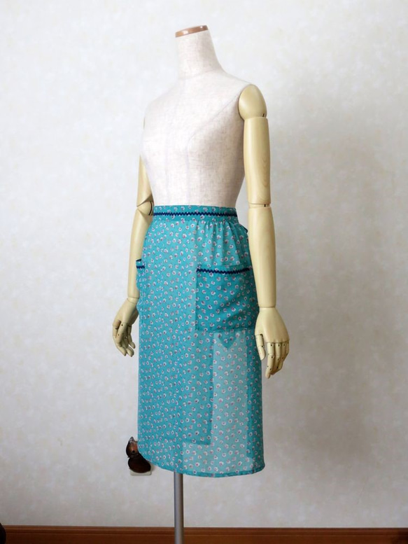 夏のサラサラエプロン（薔薇プリント・サロンタイプ） エプロン N's