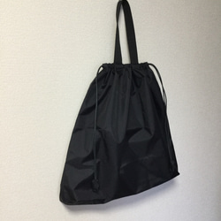 やや大きめサブバッグ(黒、無地、式用、巾着、エコバッグ、撥水、収納ケース付き、ナイロン） 2枚目の画像
