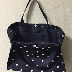 紺色ドット柄ミニトートバッグ（ナイロンバッグ、お弁当袋、小さめトート） 3枚目の画像