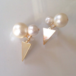 twin pearl triangle metalplate pierce/earring 2枚目の画像