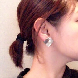 gray gradation earring 4枚目の画像