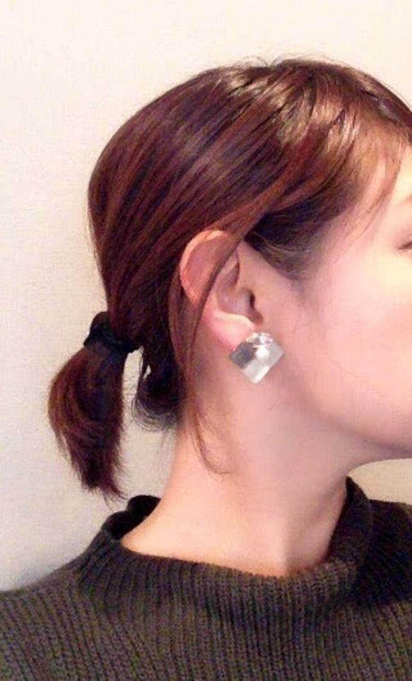 gray gradation earring 4枚目の画像