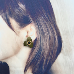 Leather Flower　earring/　pierce 5枚目の画像