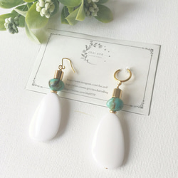 ビンテージデザイン   white & turquoise  イヤリング/ピアス 2枚目の画像