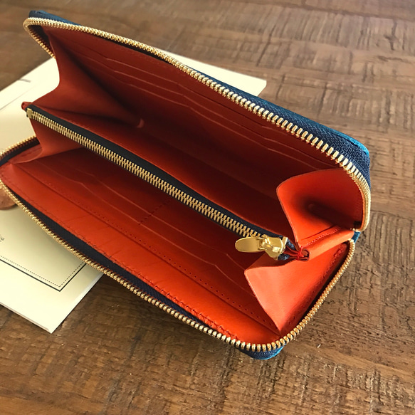イタリアンレザーブッテーロのリボン付きラウンドジップウォレット 長財布 フルオーダー ブルー 3枚目の画像