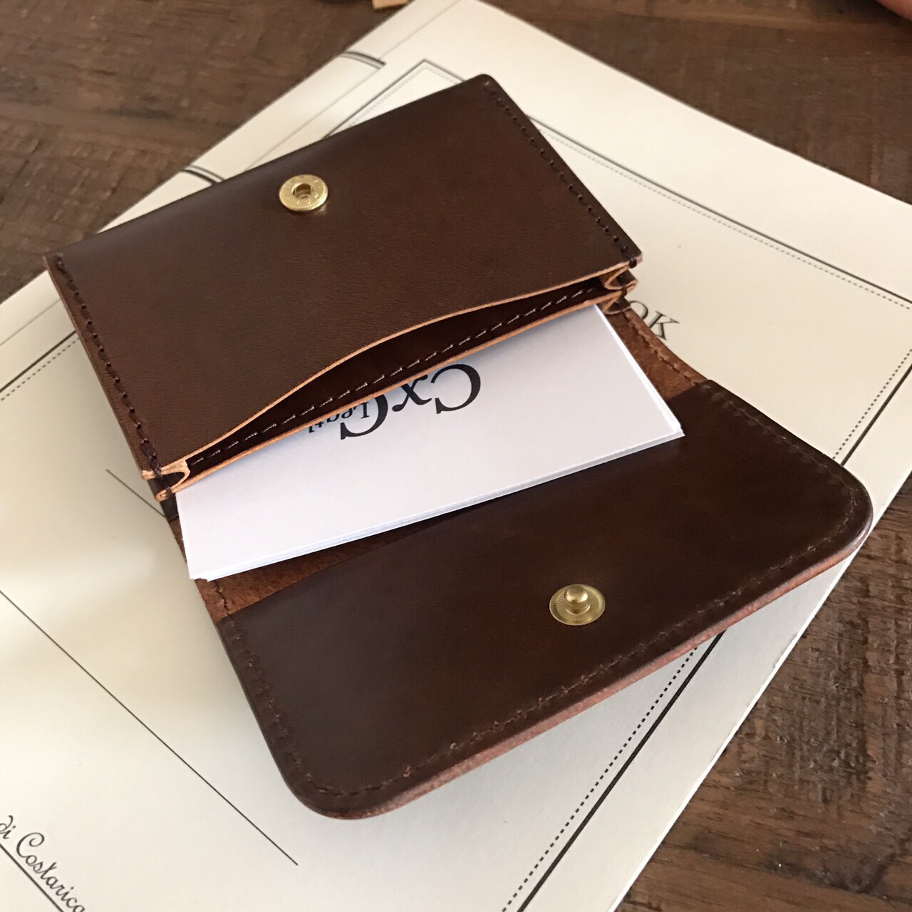 ＊革の宝石ルガトーの名刺ケース カードケース   仕切り付き 2部屋タイプ