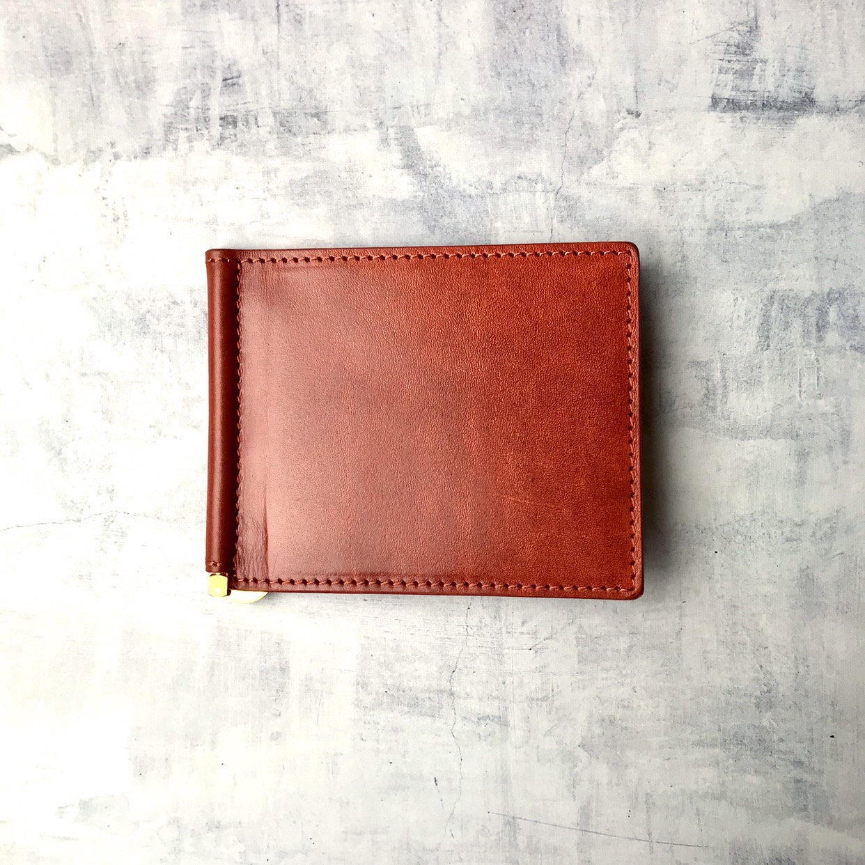 革の宝石ルガトーのマネークリップ 二つ折り財布 薄い財布