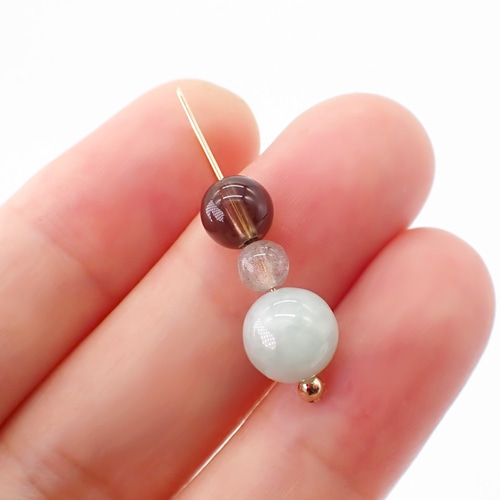✴︎14kgf✴︎天然石の3粒ピアス ペールグリーン ピアス（フック 