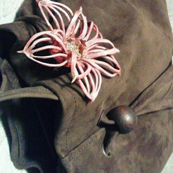 山羊革（チョコレート色）の巾着風バッグ　　コサージュ付き　　送料無料 5枚目の画像
