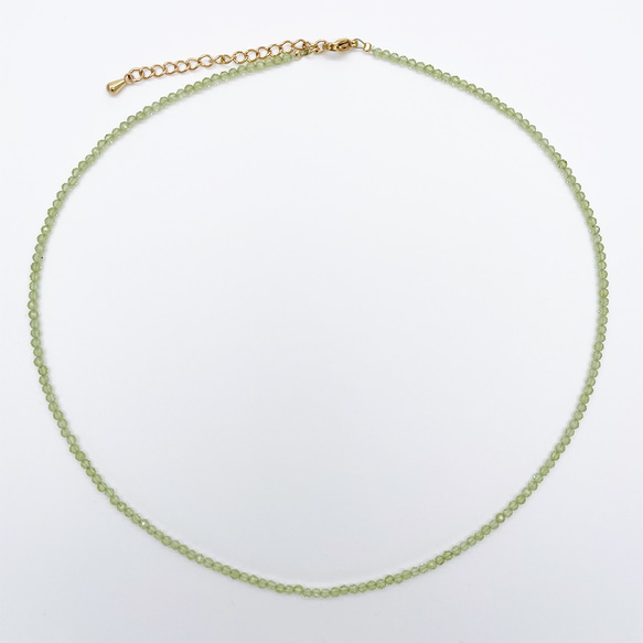 極小粒のペリドットネックレス チョーカー 35cm 38cm 40cm 金属アレルギー対応 8月誕生石 形状記憶ワイヤー 2枚目の画像