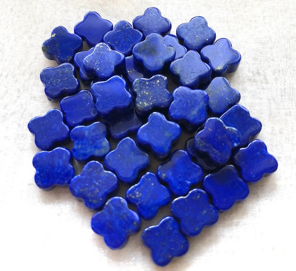 ラピスラズリ クローバーカット 4ピース 貫通穴 8mm*10mm 青 ブルー 天然石 12月 誕生石 素材 ルース 3枚目の画像