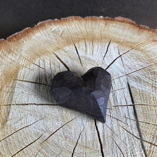 ハート、お守り、木彫り、オブジェ 彫刻 Makigai Bag Shop 通販