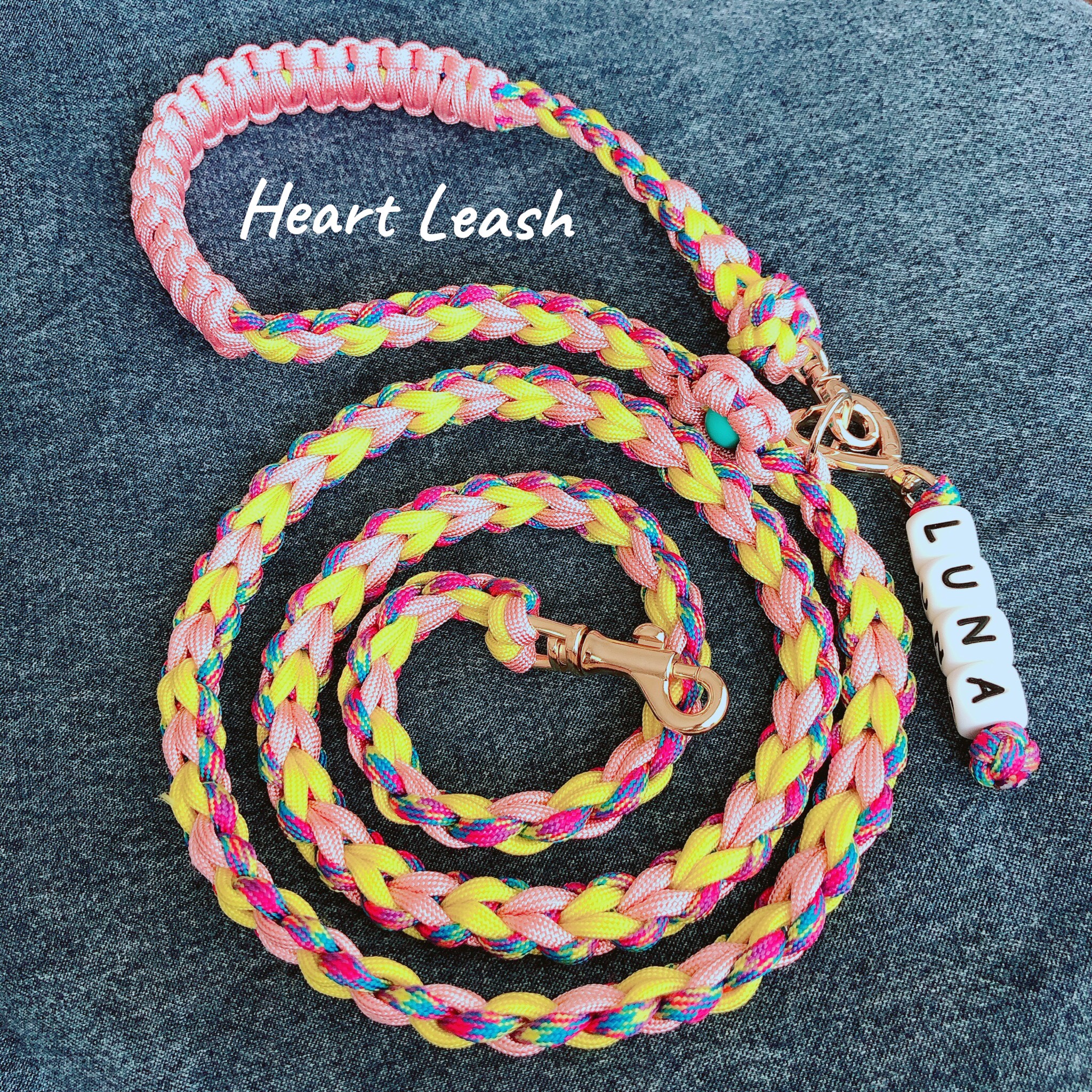 パラコードリード　カフェリード　大粒パールビーズのお花3つ　№067 Amazon | PARACORD LEAD パラコードカフェリード（フラワー） (B
