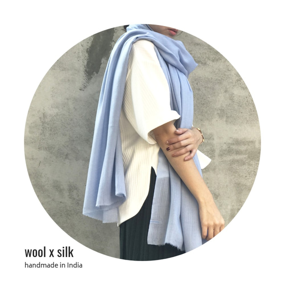 【羊毛蠶絲輕暖圍巾】小清新輕柔手工羊毛蠶絲圍巾/羊毛披肩(水霧藍) 第2張的照片