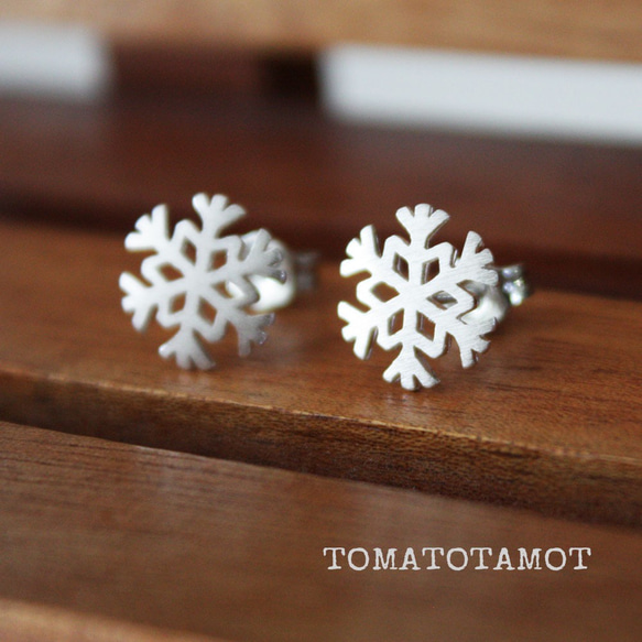 雪の結晶ピアス スノーフレーク A-223 1枚目の画像
