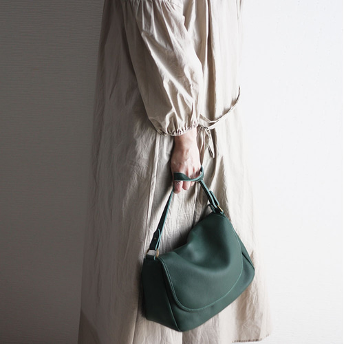 本革 フラップショルダーバッグ メッセンジャーバッグ 通勤バッグ B