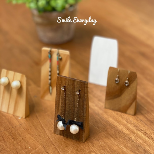 今だけ限定数】小さくてかわいい木製 アクセサリースタンド ピアス