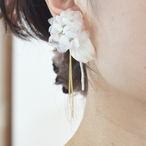 染め花・綿毛の様な紫陽花の片耳ピアス／ イヤリング 