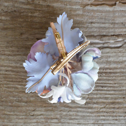 染め花・貝殻花のヘアクリップ付コサージュ 3枚目の画像
