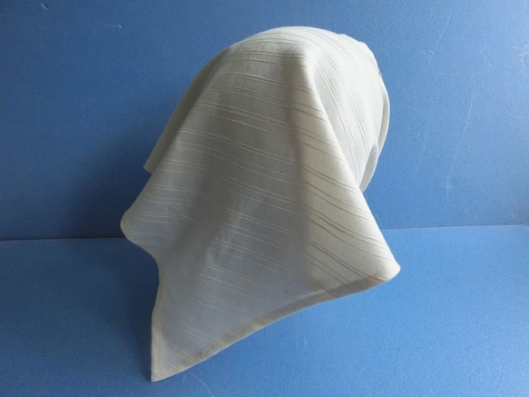生成り色の柔らか綿ドビー（横柄）　ギャザーバブーシュカ三角巾　 3枚目の画像