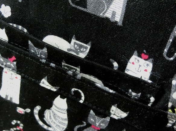 ねこ・ねこ・ねこ（黒）　ほっそり見える後ろバッテンプルオーバーエプロン85 6枚目の画像