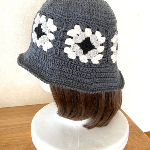 グラニースクエアのハット*ダークグレー*ニットクロッシェ*モチーフ