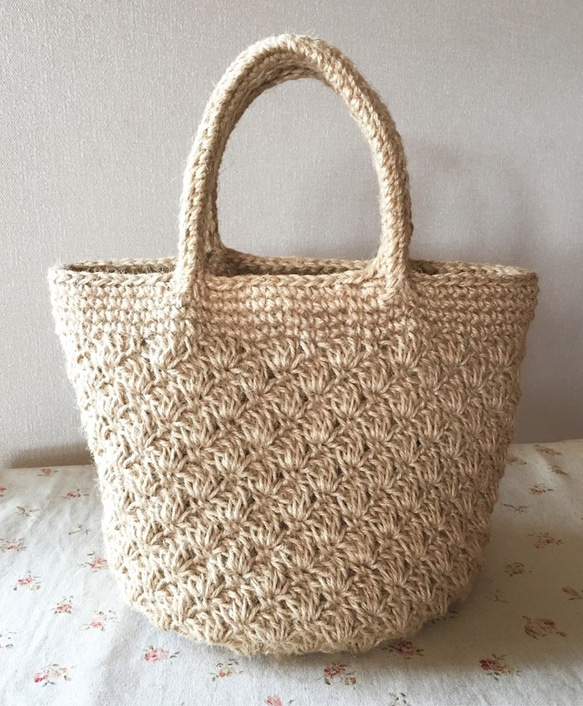 美品　キナリノ　麻 編み込みデザイン かごバッグ 麻ひもかごバッグ 模様編みショルダー キナリ×リネンコットン糸