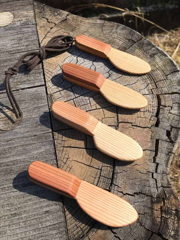 木のナイフのペンダント　吉野杉　無垢材　木の包丁 3枚目の画像