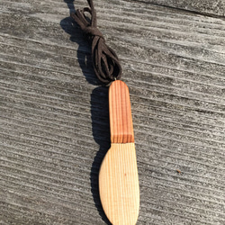 木のナイフのペンダント　吉野杉　無垢材　木の包丁 5枚目の画像