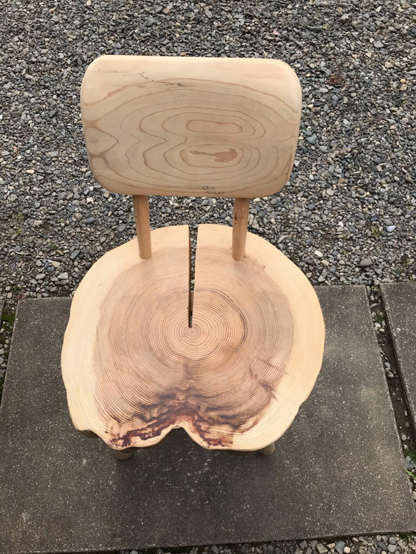 木の椅子　背もたれ付き　吉野杉　丸太　木製スツール　無垢材　No.1 2枚目の画像