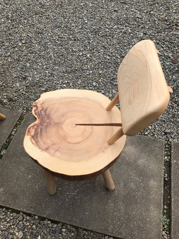 木の椅子　背もたれ付き　吉野杉　丸太　木製スツール　無垢材　No.1 3枚目の画像