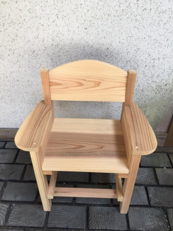 子供椅子 肘掛け付き　木製　吉野杉 1枚目の画像