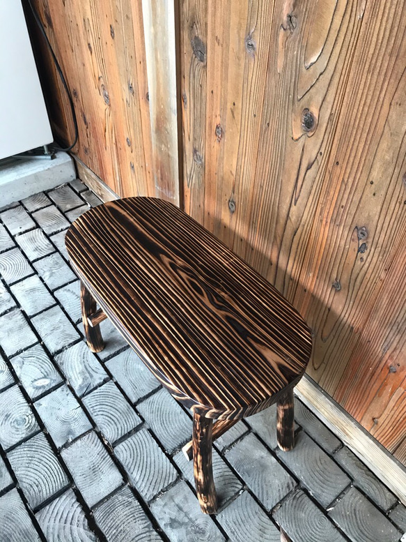 小判型　椅子(中) 焼き杉仕上げ　木製　ベンチ　長椅子 3枚目の画像