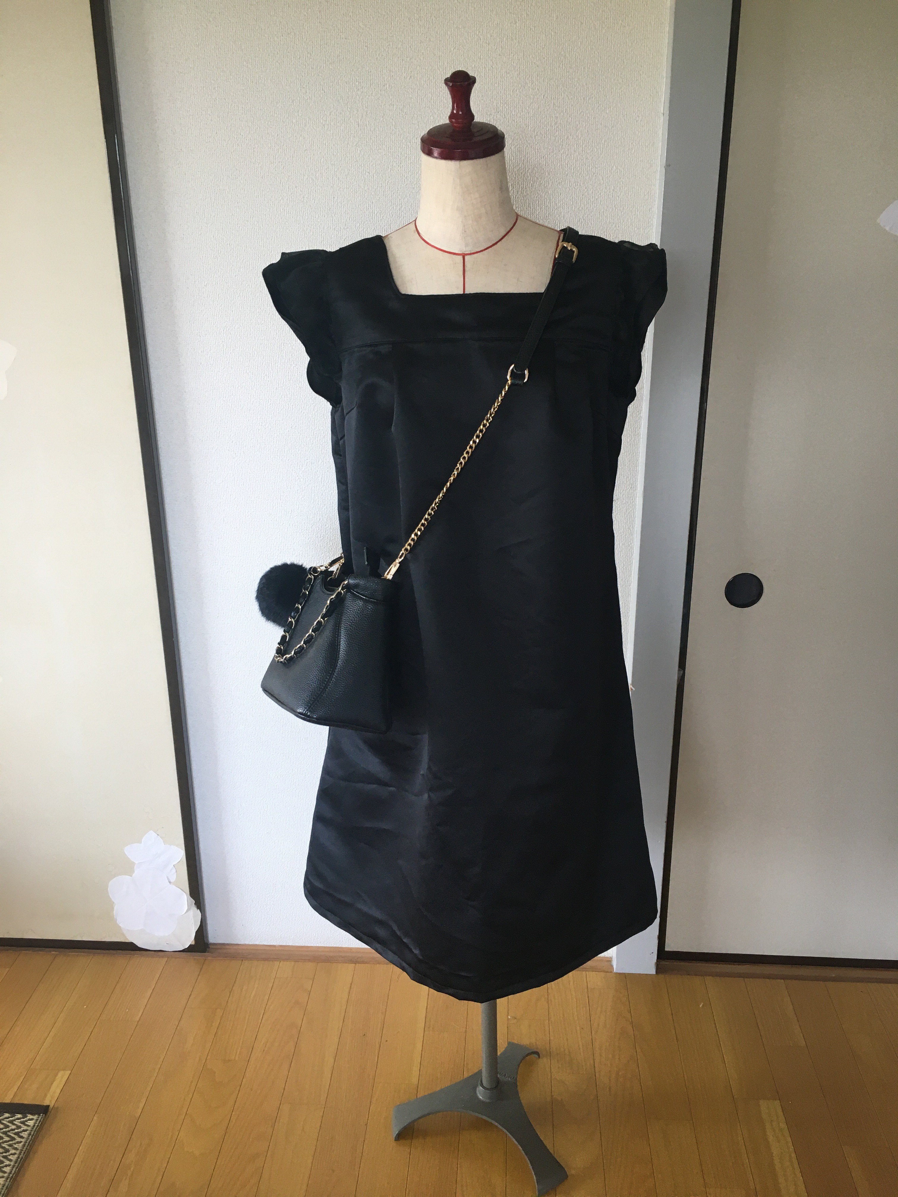 sale! 15号大きめサイズ★ブラックフリル袖のワンピース