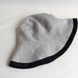 リバーシブルで着用できるリネンの帽子（バイカラー） 3枚目の画像