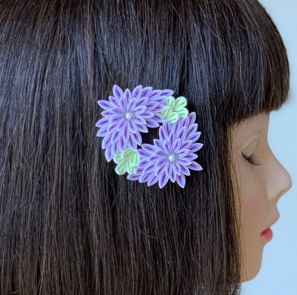 つまみ細工髪飾り２つ菊リース シルク 紫 フレームピン