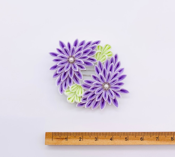 つまみ細工髪飾り２つ菊リース シルク 紫 フレームピン 3枚目の画像