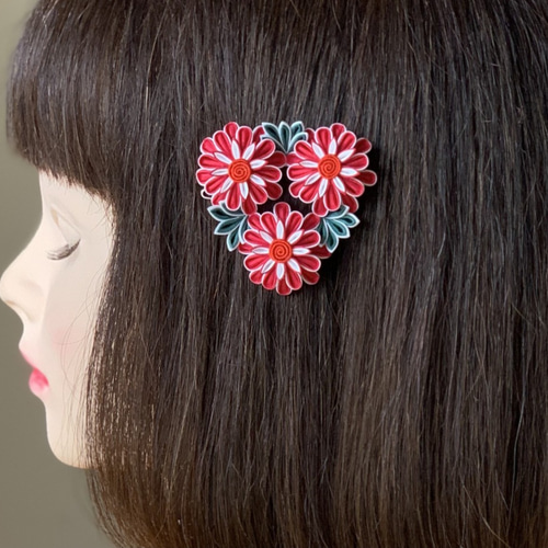 つまみ細工髪飾り半くす三つ花レッド＆ホワイト シルク フレームピン  