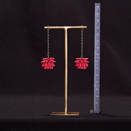 つまみ細工 揺れるくす玉ピアス正絹手染め ピアス（その他） つまみ